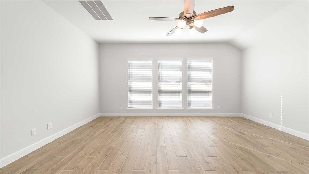Spacious, unfurnished interior of a new home in Ventana, Fort Worth (Image 14).