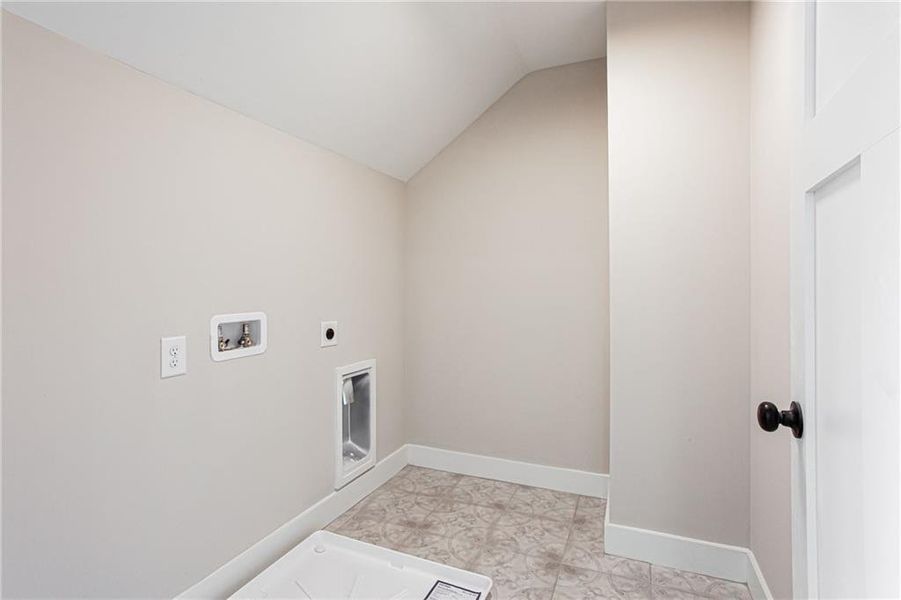 Spacious, unfurnished interior of a new home in , Grayson (Image 39).