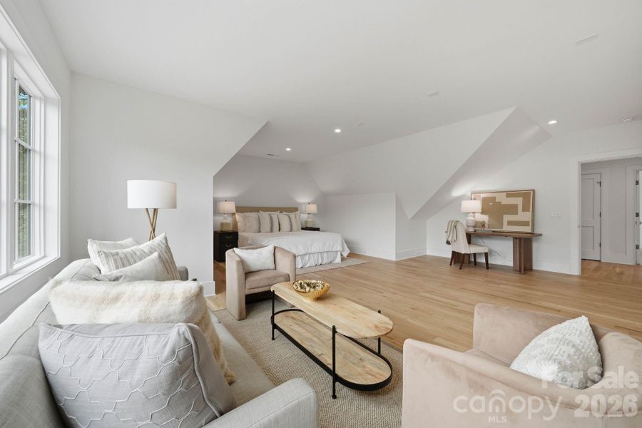 Grand Guestroom