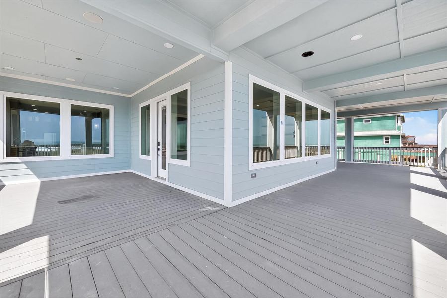 Exterior details and patio area of a home in , Freeport (Image 27).