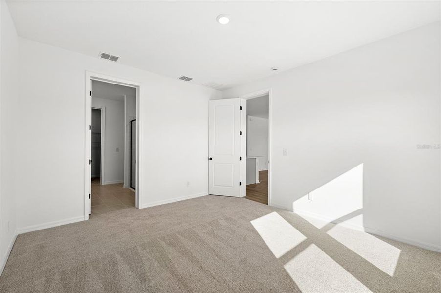 Spacious, unfurnished interior of a new home in , Kissimmee (Image 20).