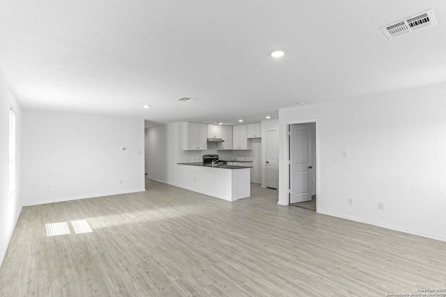 Spacious, unfurnished interior of a new home in , Bulverde (Image 11).
