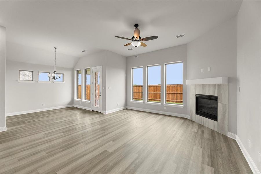 09. 3231 Tobias - Family (2) 09. 3231 Tobias - Family (2)