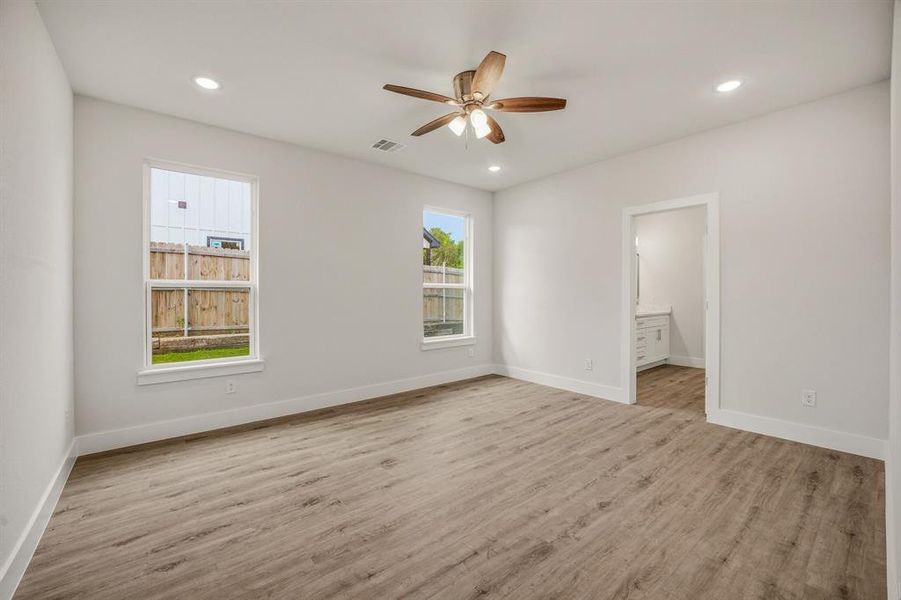 Spacious, unfurnished interior of a new home in , Granbury (Image 31).