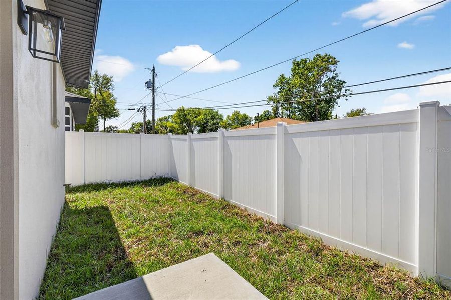 Exterior details and patio area of a home in , St. Petersburg (Image 27).