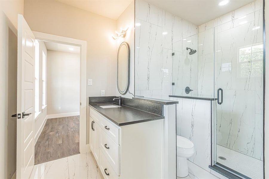 Furnished interior view inside a new home in , Alvarado (Image 14).