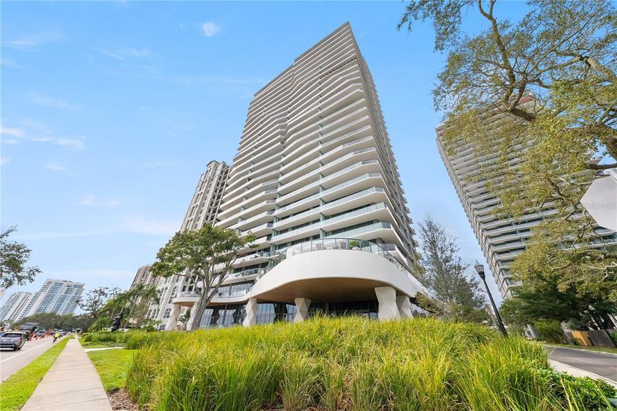 Condo located in Tampa, FL showcasing its design and architecture (Image 22). Condo located in Tampa, FL showcasing its design and architecture (Image 22).