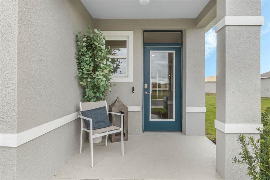 Exterior details and patio area of a home in Lake Deer Estates, Poinciana (Image 3).