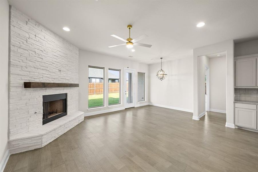 Spacious, unfurnished interior of a new home in , Burleson (Image 28). Spacious, unfurnished interior of a new home in , Burleson (Image 28).