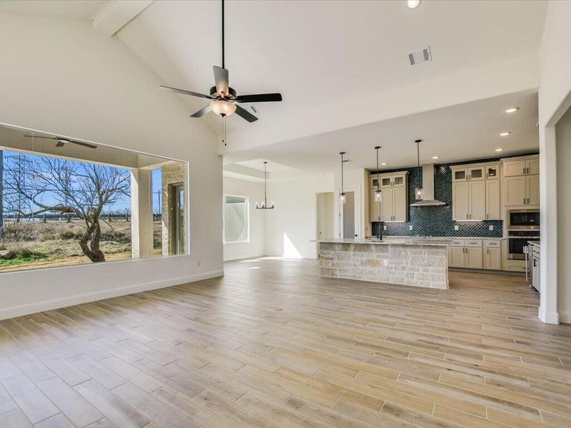 Spacious, unfurnished interior of a new home in , Horseshoe Bay (Image 18).