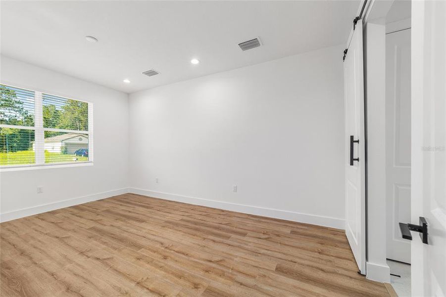 Spacious, unfurnished interior of a new home in , Ocala (Image 36).