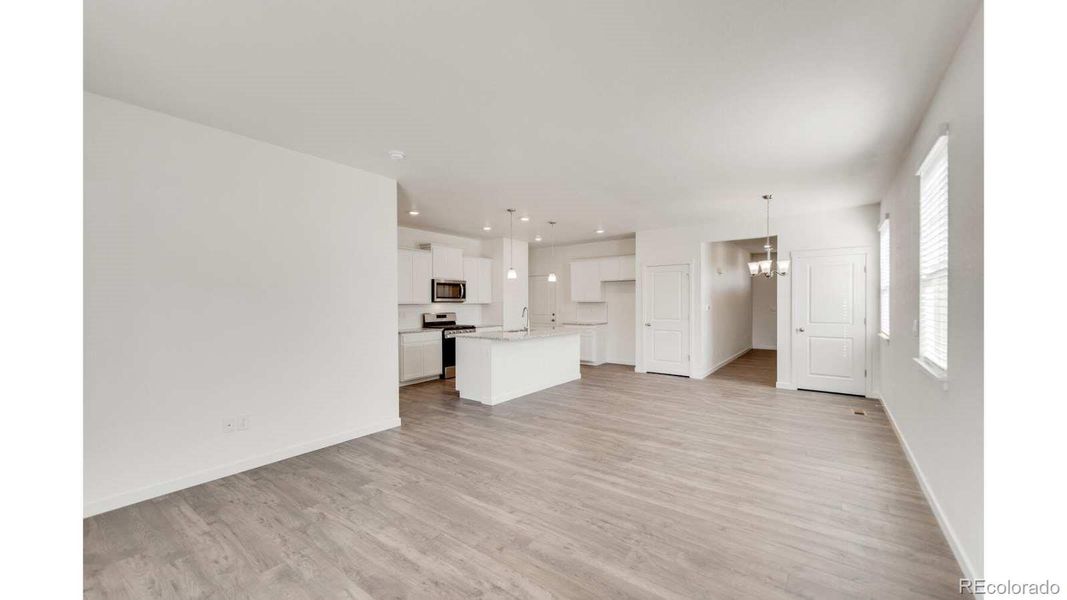 Spacious, unfurnished interior of a new home in The Ridge at Lorson Ranch, Colorado Springs (Image 9).