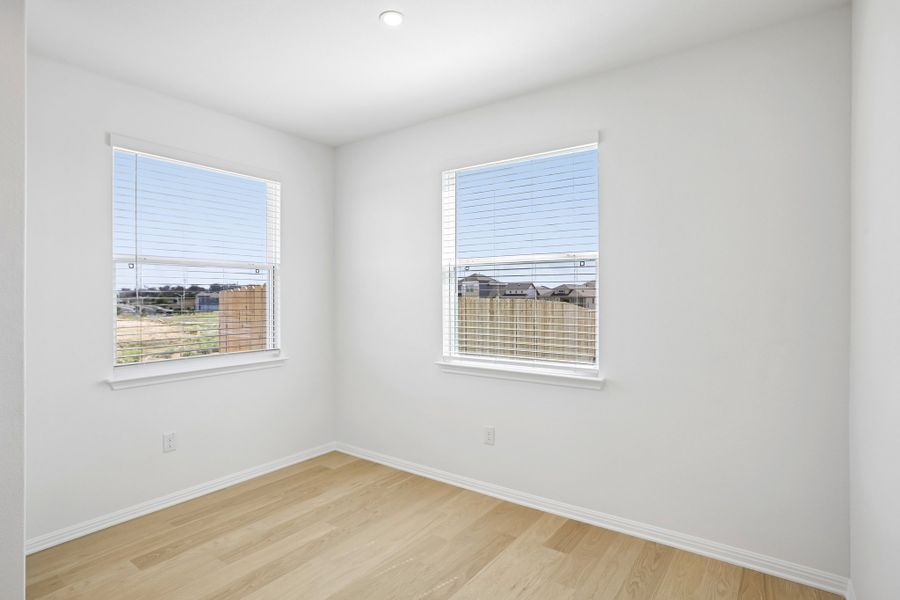 Spacious, unfurnished interior of a new home in Porter Country, Buda (Image 16).