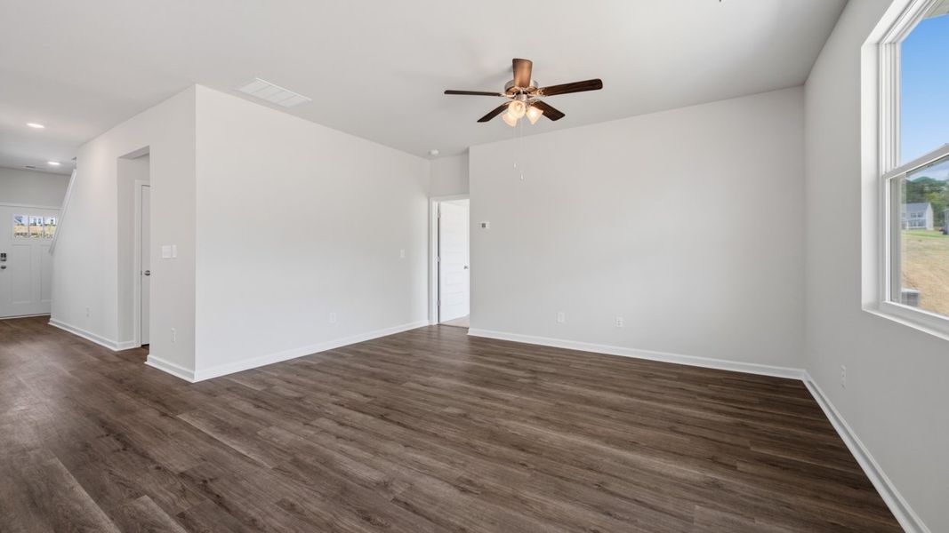 Spacious, unfurnished interior of a new home in Wrenfield at Chanticleer, North Augusta (Image 13).