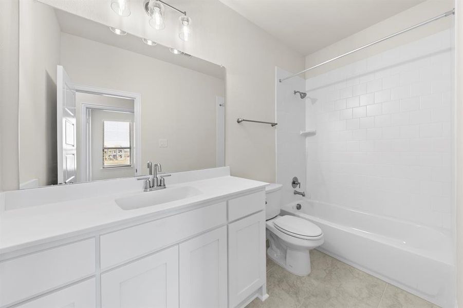 18. 2524 Campden Mews - 2ND Bath