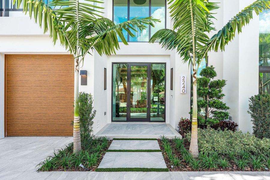 Exterior details and patio area of a home in , Boca Raton (Image 40).
