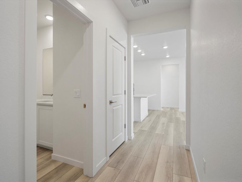 Spacious, unfurnished interior of a new home in Gateway Commons, Denver (Image 28).