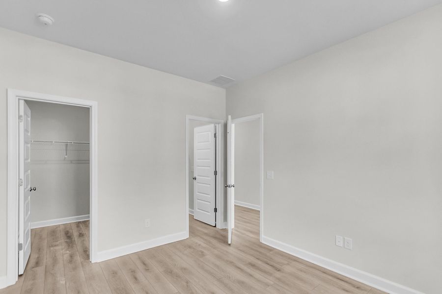 Spacious, unfurnished interior of a new home in Six Oaks, Summerville (Image 34).