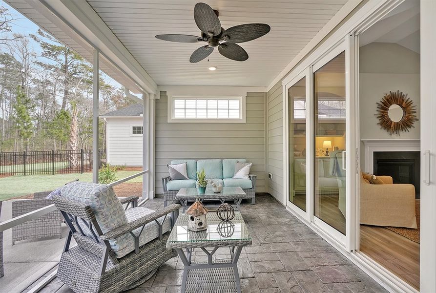 Amelia Bay, Screened Loggia