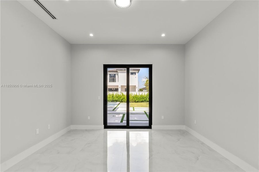 Image 50 of a home in .