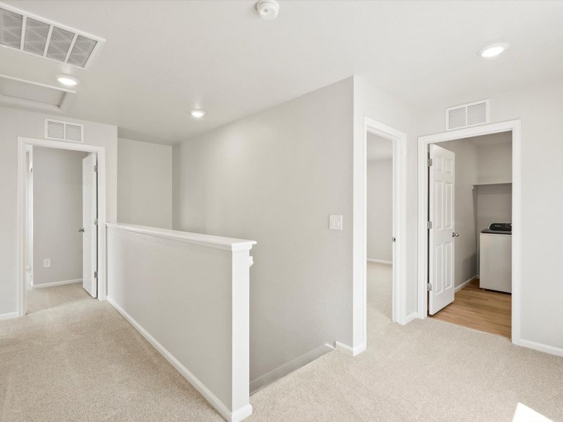 Spacious, unfurnished interior of a new home in Lake Bluff, Greeley (Image 8).