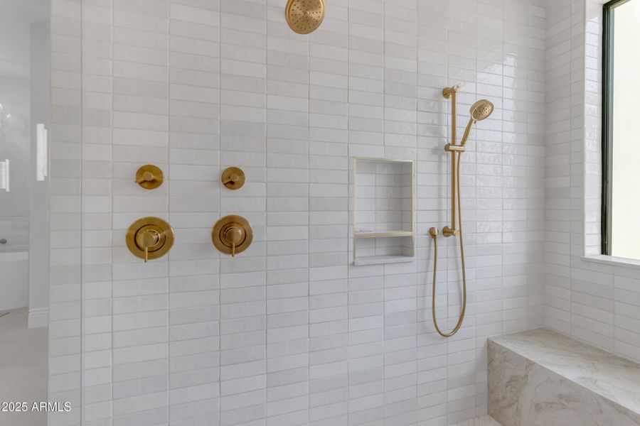 68_0184_a4m_cloud creek