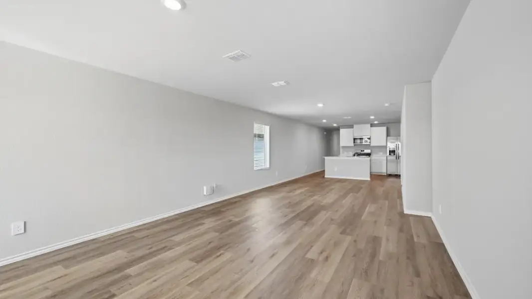 Representative unfurnished interior of a home built from the Caprock by D.R. Horton in Ponder Farms, Ponder (Image 19).