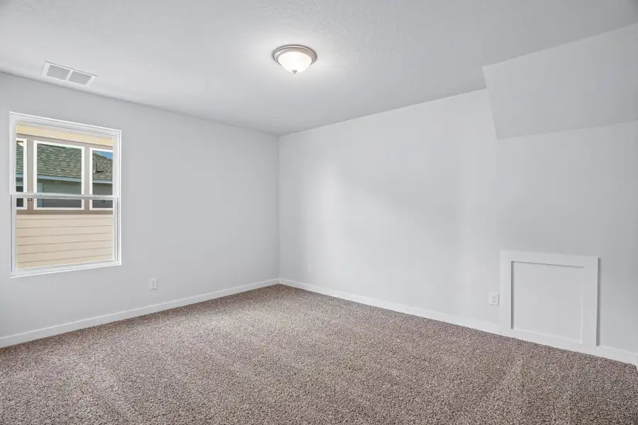 Spacious, unfurnished interior of a new home in The Meadows at Hunters Ranch, San Antonio (Image 31).