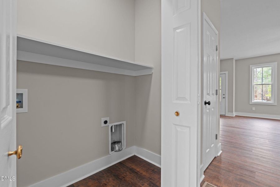 Laundry Area w/ Bi-fo