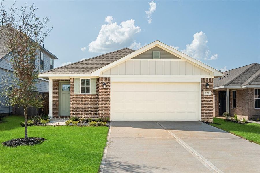 Front exterior of a new home in Stonebrooke, Conroe, TX, highlighting curb appeal (Image 1). Front exterior of a new home in Stonebrooke, Conroe, TX, highlighting curb appeal (Image 1).