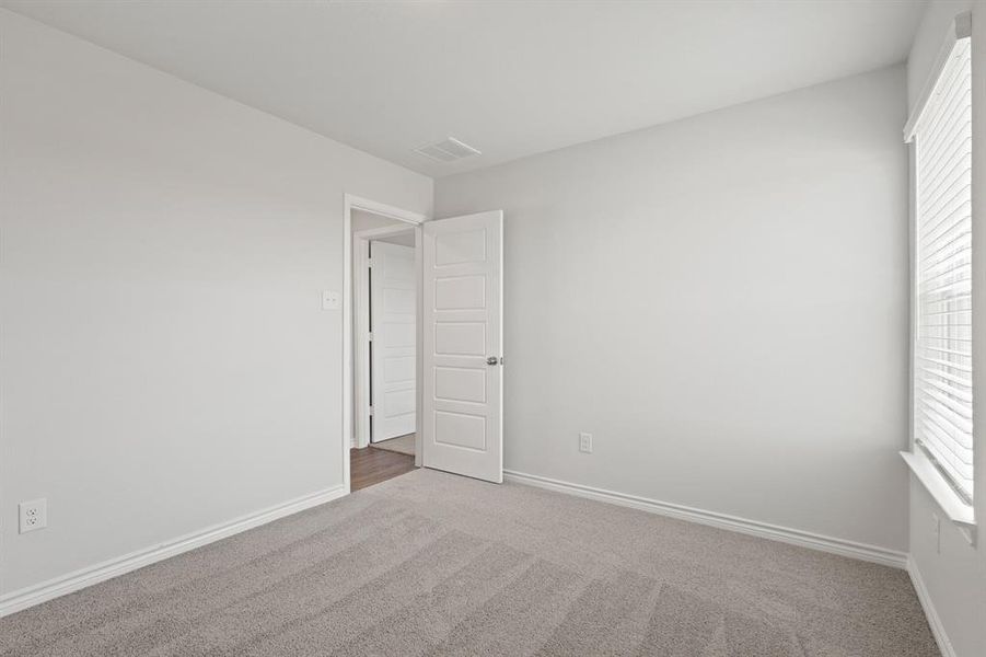 Spacious, unfurnished interior of a new home in Rocky Creek Crossing, Fort Worth (Image 16).
