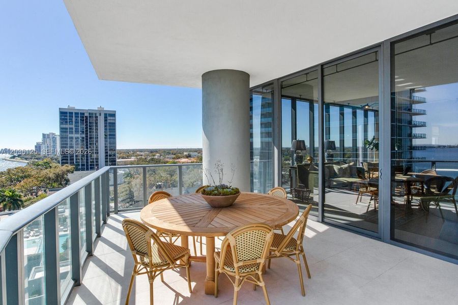 Condo located in Tampa, FL showcasing its design and architecture (Image 29). Condo located in Tampa, FL showcasing its design and architecture (Image 29).