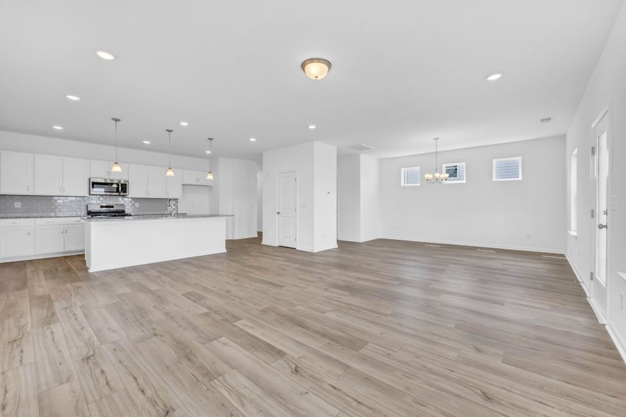 Spacious, unfurnished interior of a new home in The Oaks, Clarksville (Image 16).