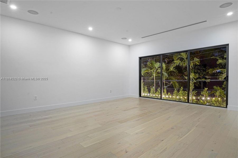 Spacious, unfurnished interior of a new home in , Miami (Image 19).
