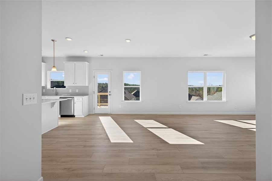 Spacious, unfurnished interior of a new home in Victoria Heights, Dallas (Image 21).