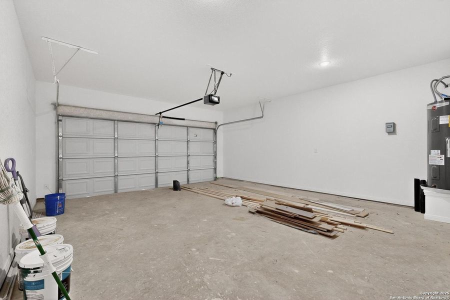 Spacious, unfurnished interior of a new home in , Spring Branch (Image 36).