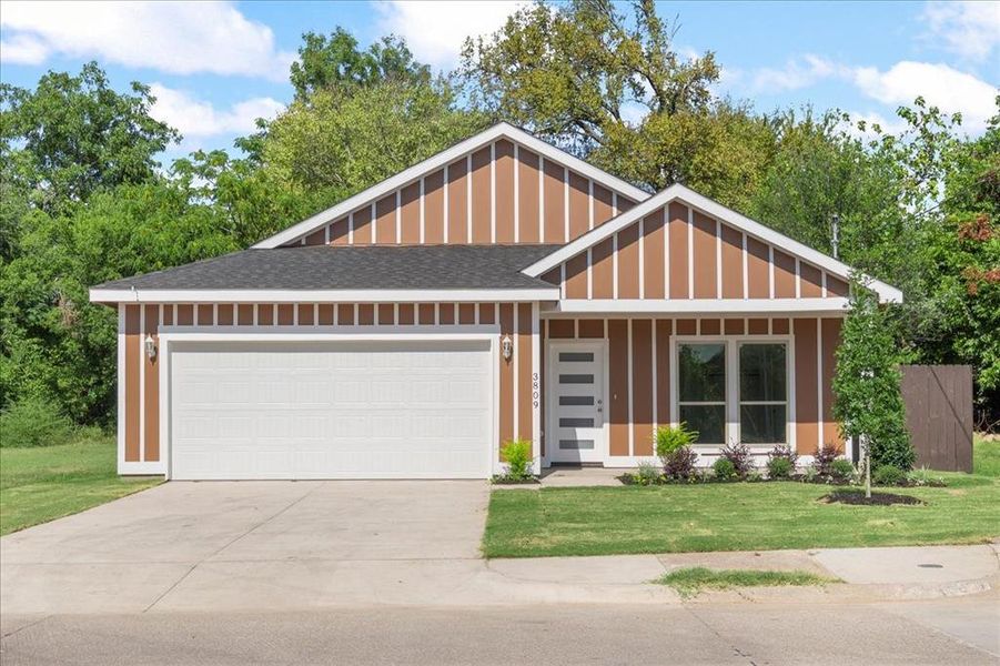 Front exterior of a new home in , Dallas, TX, highlighting curb appeal (Image 1). Front exterior of a new home in , Dallas, TX, highlighting curb appeal (Image 1).