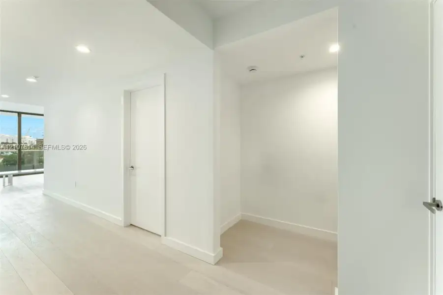 Spacious, unfurnished interior of a new home in , Bay Harbor Islands (Image 17).