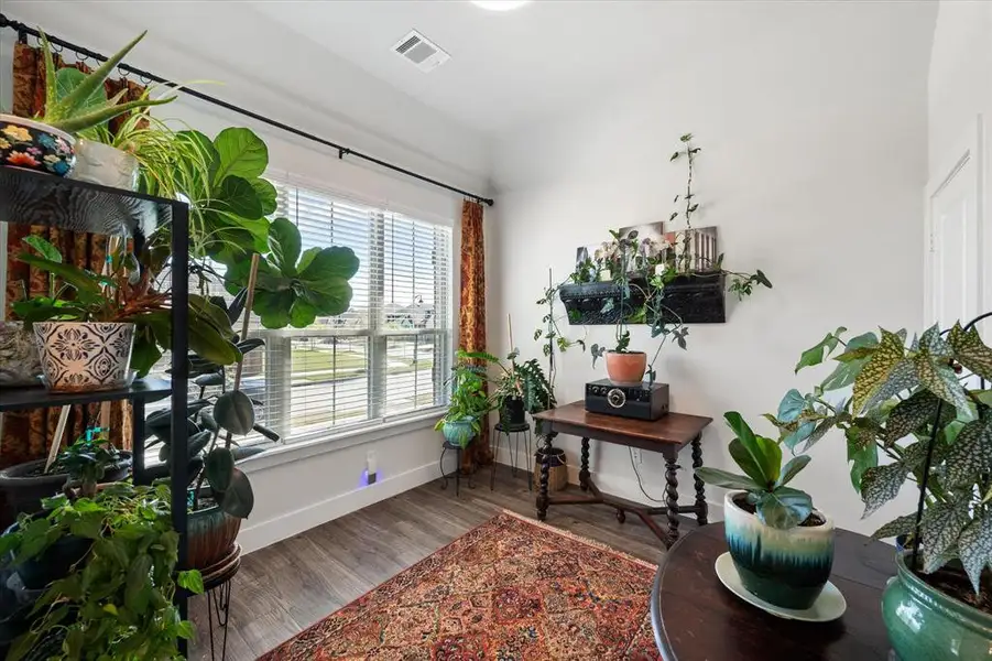 Furnished interior view inside a new home in , Waxahachie (Image 37).