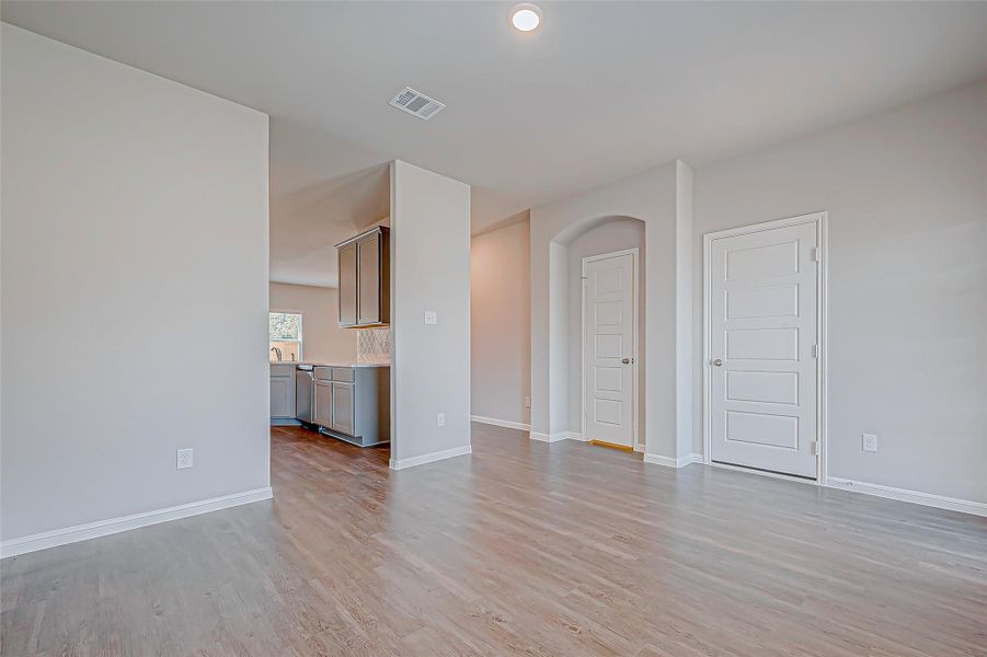 Spacious, unfurnished interior of a new home in Mill Creek Trails, Magnolia (Image 25).