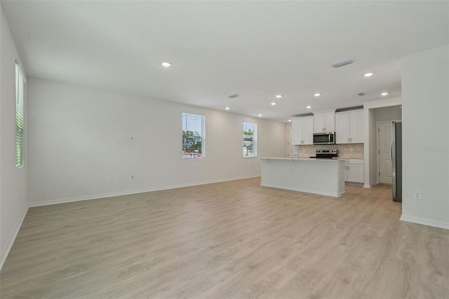Spacious, unfurnished interior of a new home in Bradford Park, Ormond Beach (Image 16).