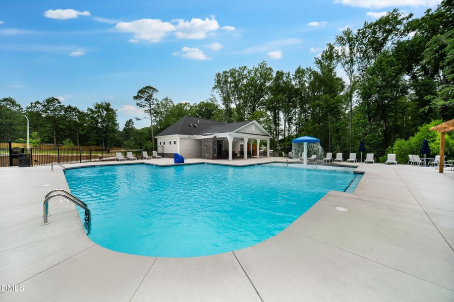 SUN_SherriDowns_Pic_Pool_03