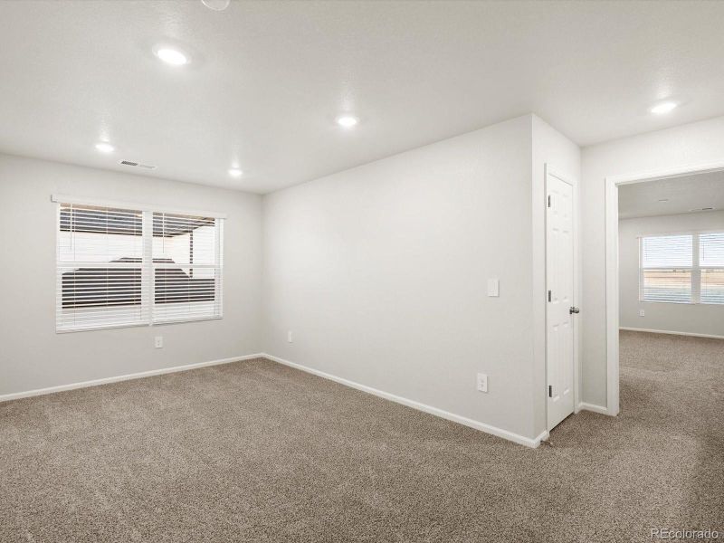 Spacious, unfurnished interior of a new home in , Aurora (Image 14).