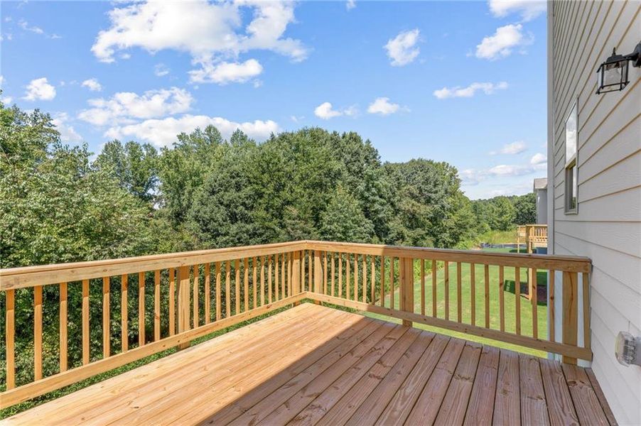Exterior details and patio area of a home in Hellen Valley, Braselton (Image 4).