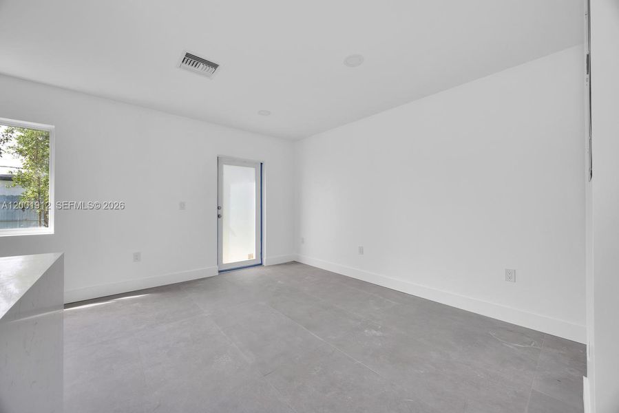 Spacious, unfurnished interior of a new home in , Miami (Image 14).