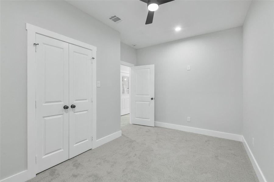 Spacious, unfurnished interior of a new home in , Willis (Image 19).