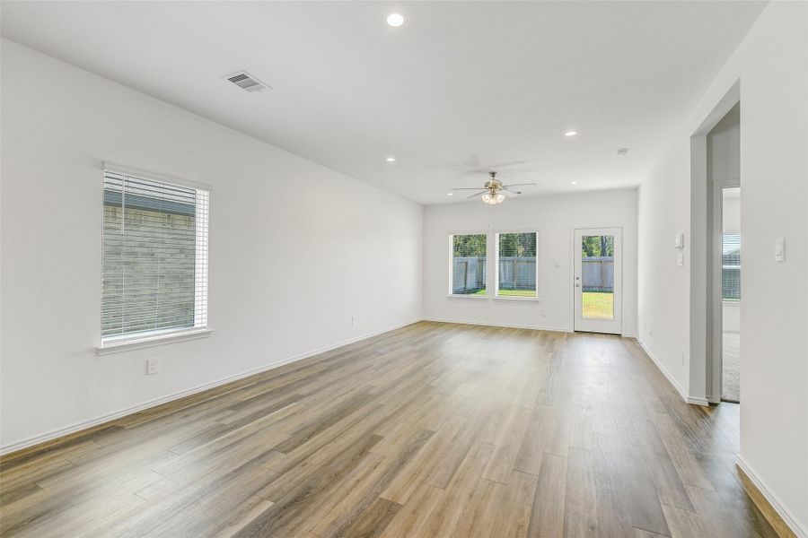 Spacious, unfurnished interior of a new home in Breckenridge Forest, Spring (Image 28). Spacious, unfurnished interior of a new home in Breckenridge Forest, Spring (Image 28).