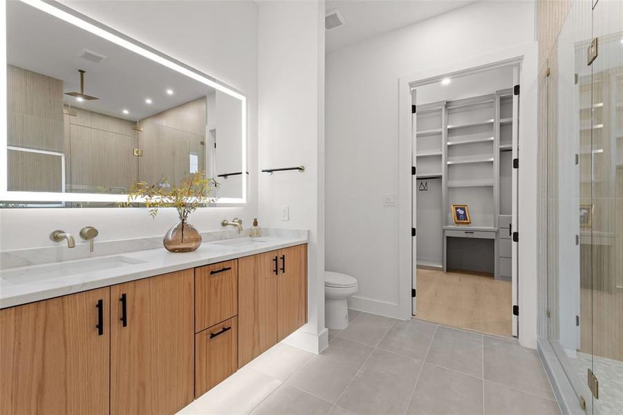 Furnished interior view inside a new home in , Dallas (Image 4).