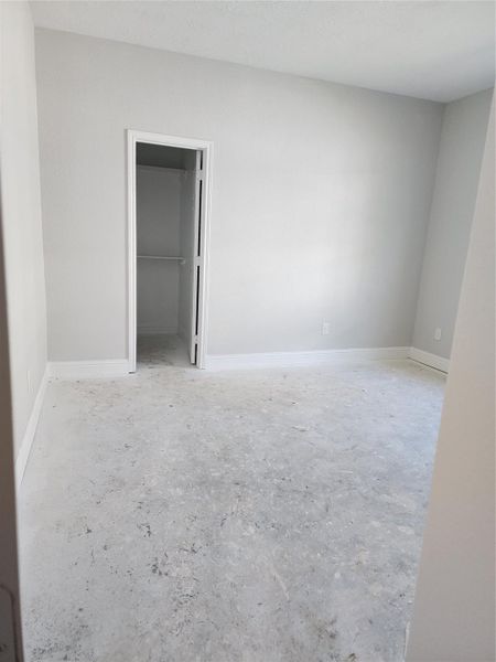 Spacious, unfurnished interior of a new home in , Baytown (Image 6).