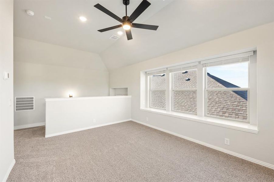 Spacious, unfurnished interior of a new home in Star Ranch Classic 50, Godley (Image 18).